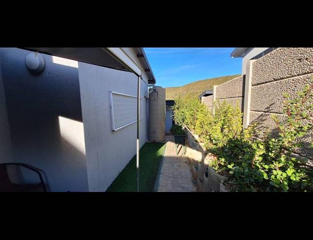 2 BEDROOM TOWNHOUSE FOR SALE IN ISLAND VIEW